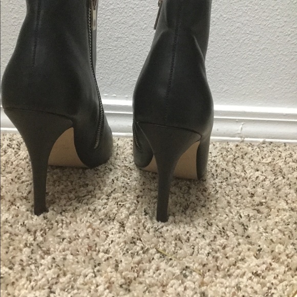 Black heels (only worn once) - Picture 2 of 3